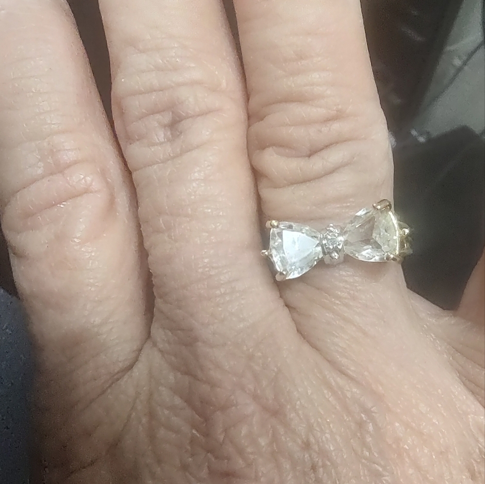 Beautiful 10kt yellow gold bow tie ring